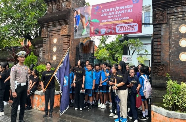 Lautan Kebersamaan: Jalan Santai Semarakkan HUT ke-59 SMP Wisata Sanur