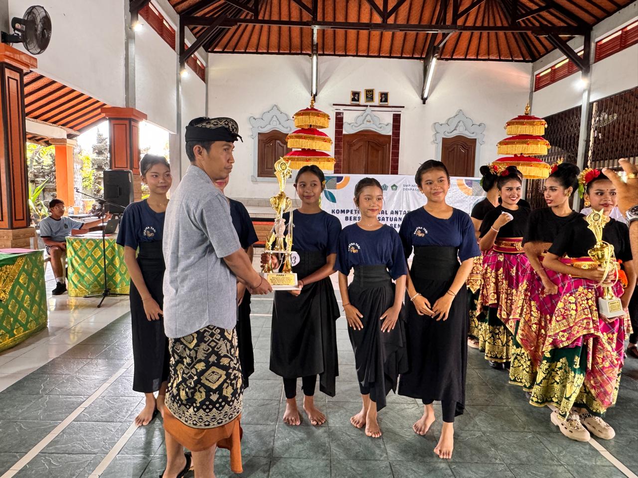 SMP Wisata Sanur berhasil meraih Juara 1 dalam Kompetisi Lokal Antar Satuan Pendidikan bersama Satuan Pendidikan Imbas Bidang Seni Budaya